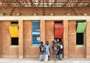 Ecole primaire à Gando, au Burkina Faso (2001)